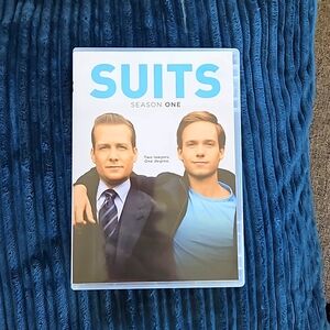 DVD SUITS season 1. 3 discs